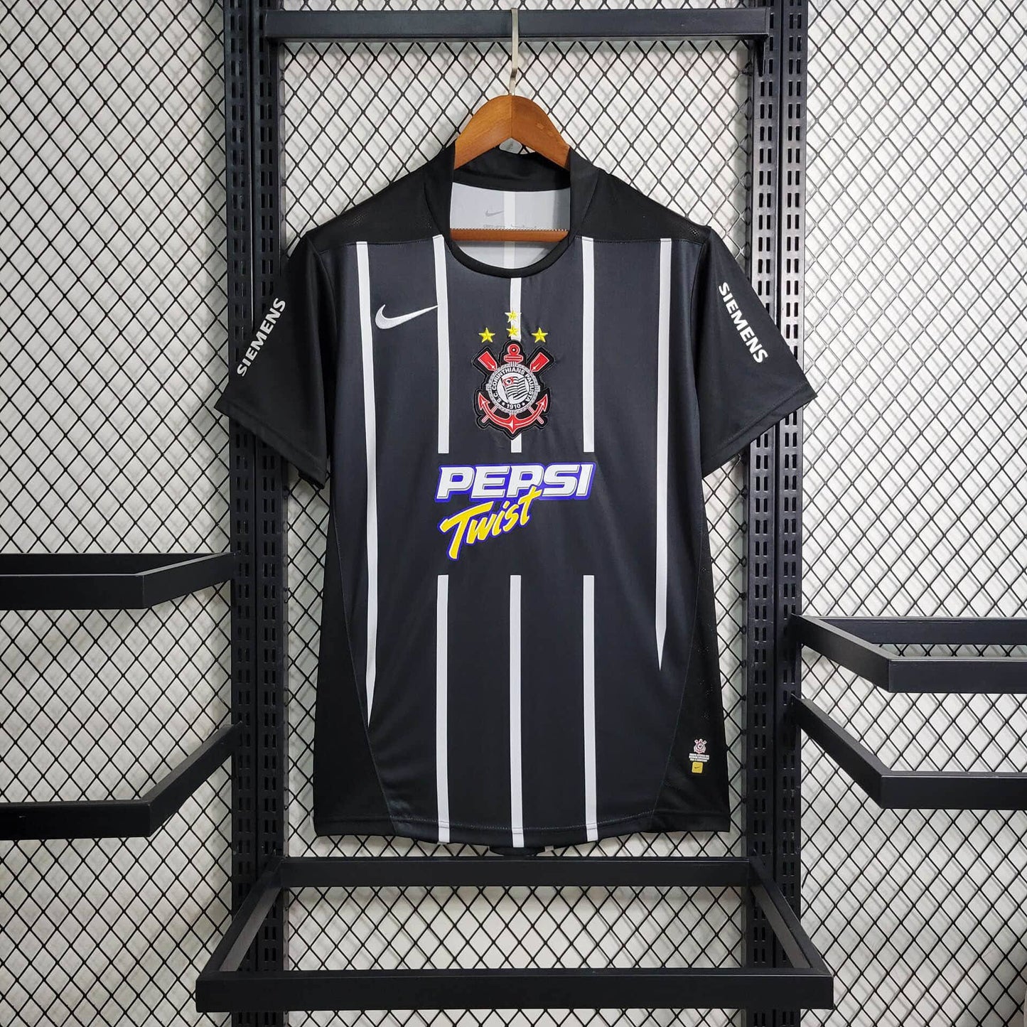 2004/04 Corinthians Away